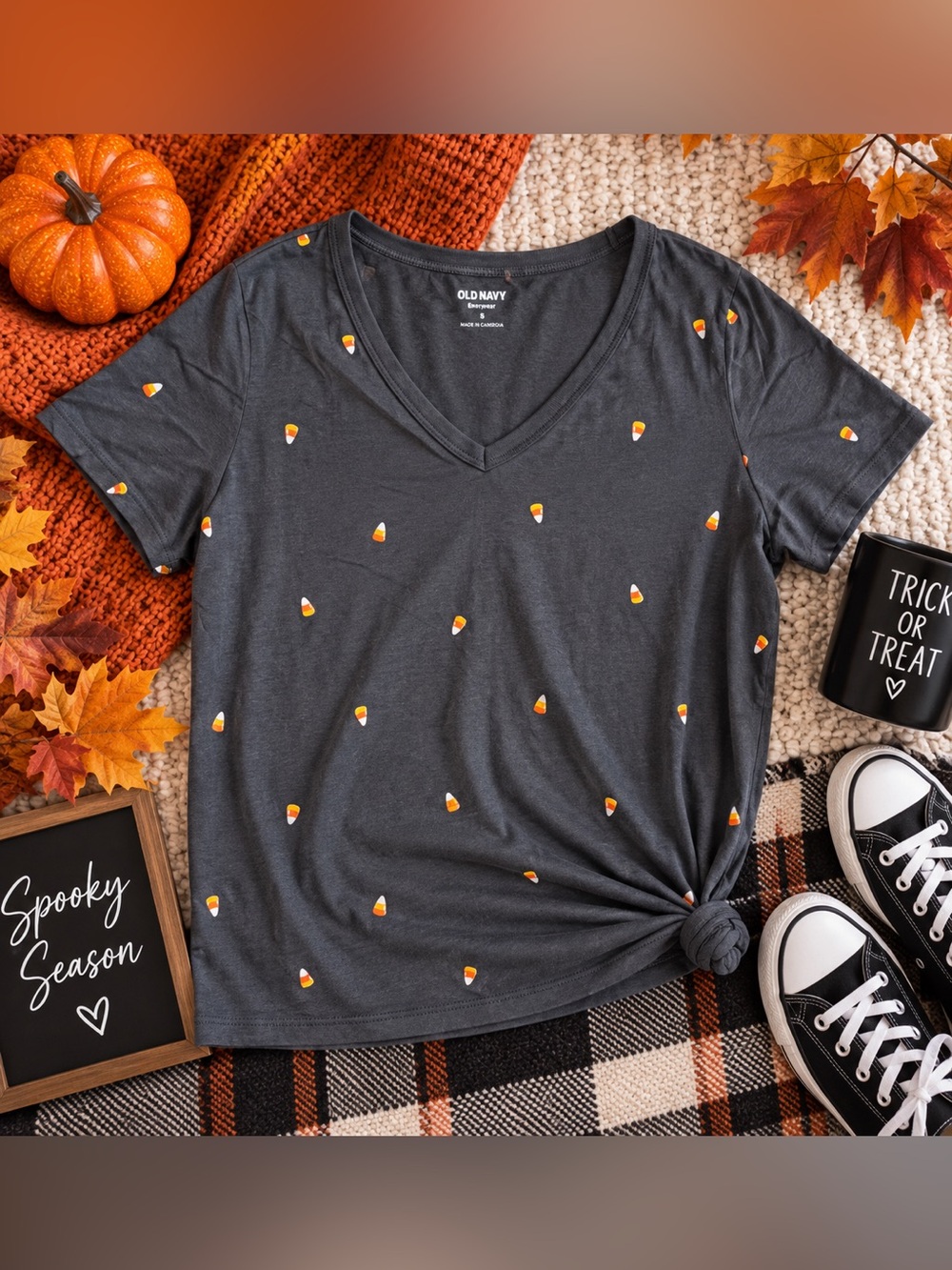 New Old Navy Charcoal Candy Corn V Neck T Shirt Halloween Tee Small